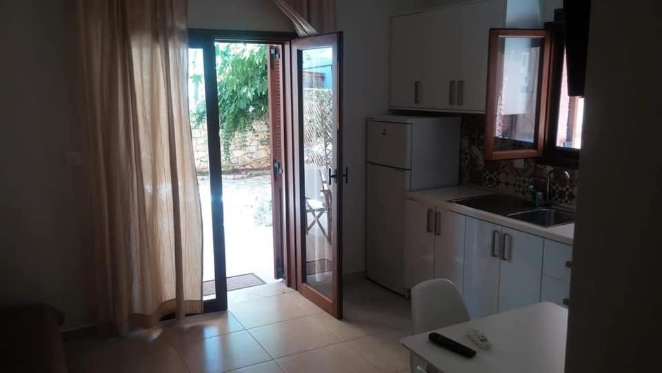 Zefiros Luxury Apartments Sívota Екстериор снимка